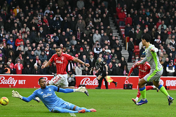 Reijnders mở tỷ số trận đấu ở phút 48