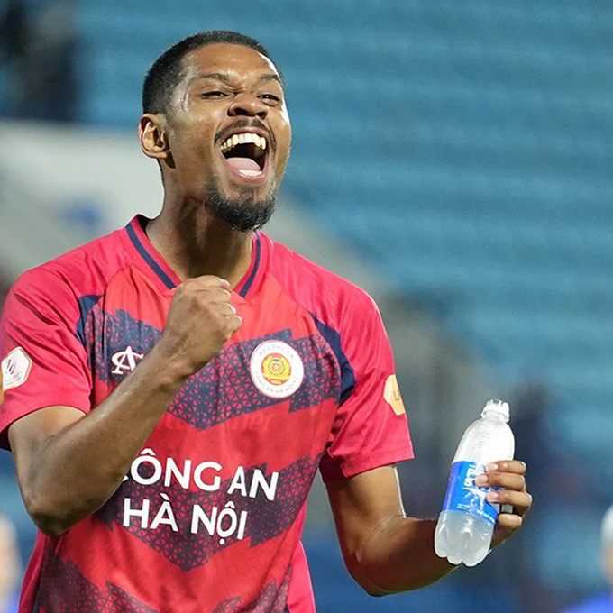 Cao Pendant Quang Vinh hứa hẹn cạnh tranh Quả bóng vàng Việt Nam năm sau 