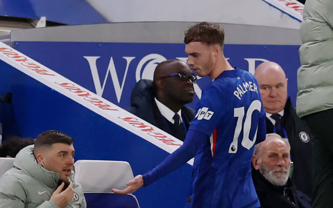 Palmer không hài lòng khi bị thay ra ở trận Chelsea thua Aston Villa