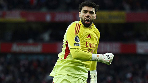 Simone Inzaghi celebrating with his Inter Milan players after beating Barcelona.
