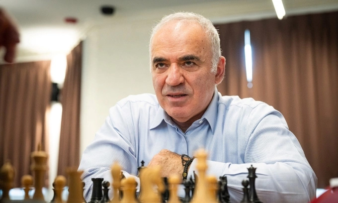 Hình ảnh mới nhất của Kasparov tại một giải cờ ở Mỹ vào tháng 10/2025