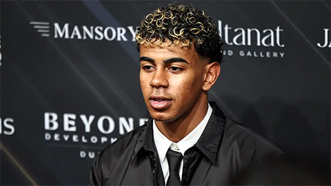 Simone Inzaghi celebrating with his Inter Milan players after beating Barcelona.