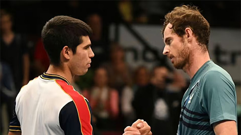 Simone Inzaghi celebrating with his Inter Milan players after beating Barcelona.