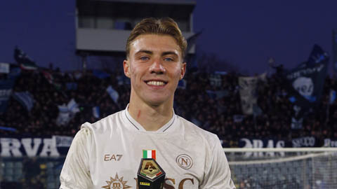 Simone Inzaghi celebrating with his Inter Milan players after beating Barcelona.