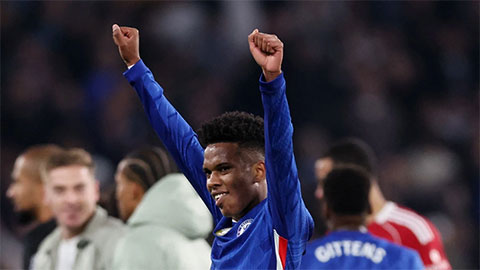 Simone Inzaghi celebrating with his Inter Milan players after beating Barcelona.