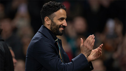 Simone Inzaghi celebrating with his Inter Milan players after beating Barcelona.