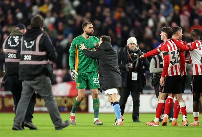 Donnarumma cần những đồng đội can thiệp mới thoát khỏi vụ ẩu đả