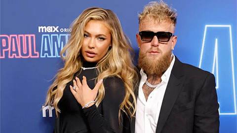 Simone Inzaghi celebrating with his Inter Milan players after beating Barcelona.