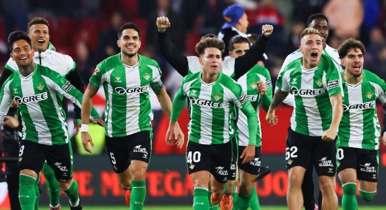 Betis đang sở hữu 3 tiền đạo cùng phẩm cấp là Cucho, Bakambu và Chimy Avila