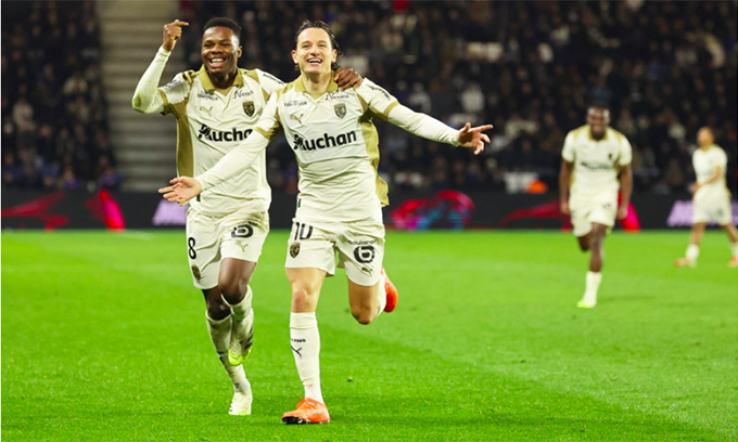 Thauvin (số 10) là một trong những nhân tố chủ đạo giúp Lens thi đấu rất hay ở giai đoạn lượt đi