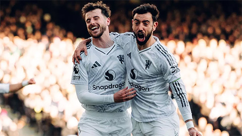 Simone Inzaghi celebrating with his Inter Milan players after beating Barcelona.