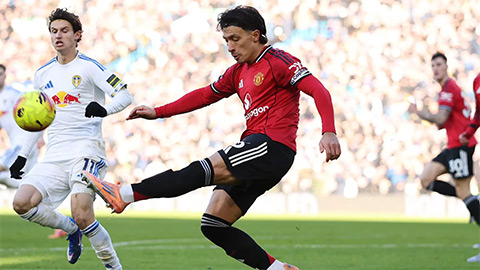 Simone Inzaghi celebrating with his Inter Milan players after beating Barcelona.