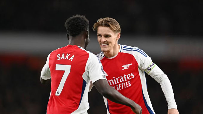 Saka và Odegaard vẫn là linh hồn trong lối chơi tấn công của Arsenal
