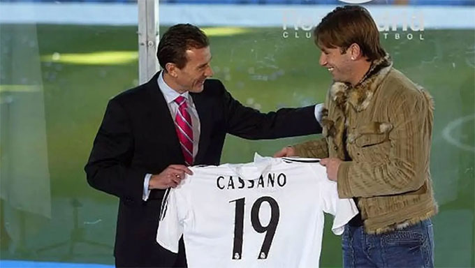 Cassano trình làng Real với chiếc áo lông thú đầy tranh cãi