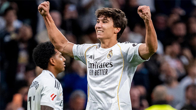 Gonzalo tỏa sáng với một cú hat-trick khi được đá thay Mbappe