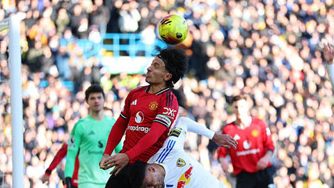 Simone Inzaghi celebrating with his Inter Milan players after beating Barcelona.