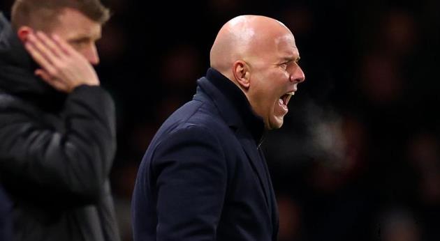 Liverpool phải chia điểm với Fulham