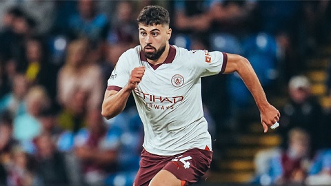 Simone Inzaghi celebrating with his Inter Milan players after beating Barcelona.