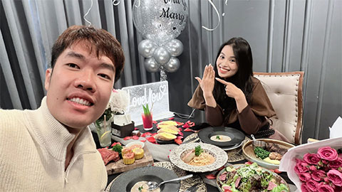 Simone Inzaghi celebrating with his Inter Milan players after beating Barcelona.