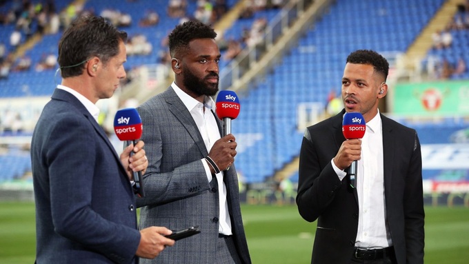 Rosenior (phải) từng là một bình luận viên bóng đá được đánh giá cao