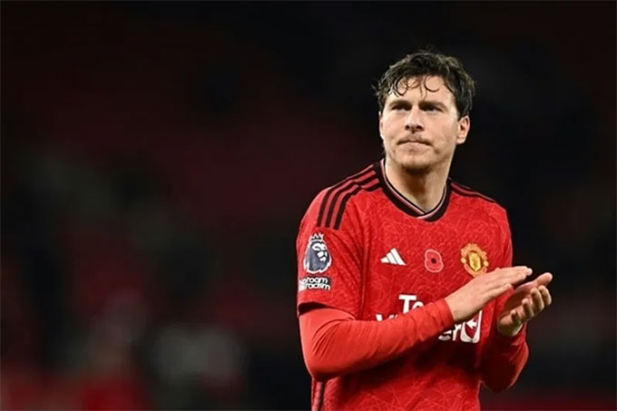 Lindelof từng có nhiều năm khoác áo MU trước khi chuyển sang Aston Villa