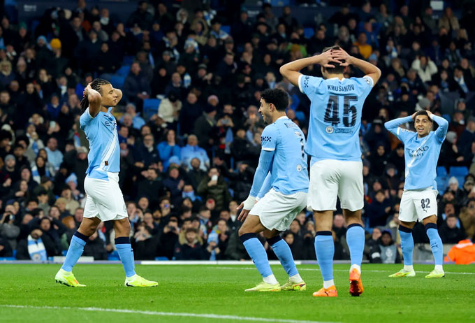 Man City gặp vấn đề cả trong tấn công lẫn phòng ngự