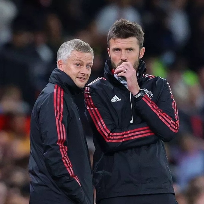 Solskjaer và Carrick nhiều khả năng trở lại MU
