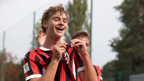 Maximilian Ibrahimovic 'trở về nhà' của cha Zlatan