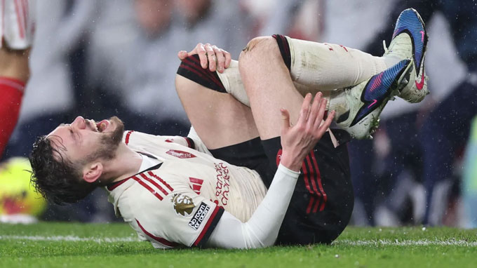 Bradley dính chấn thương ở trận Arsenal vs Liverpool