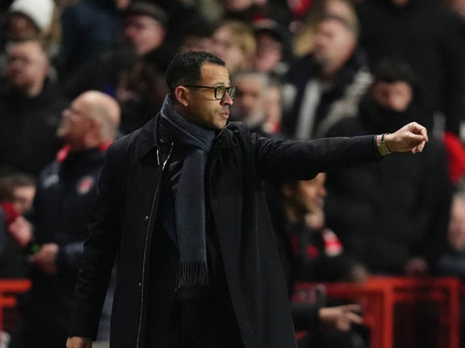 HLV Liam Rosenior áp dụng sơ đồ biến ảo, linh hoạt