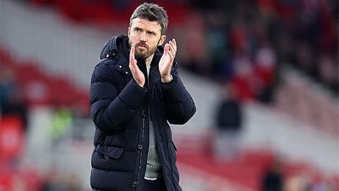 Simone Inzaghi celebrating with his Inter Milan players after beating Barcelona.