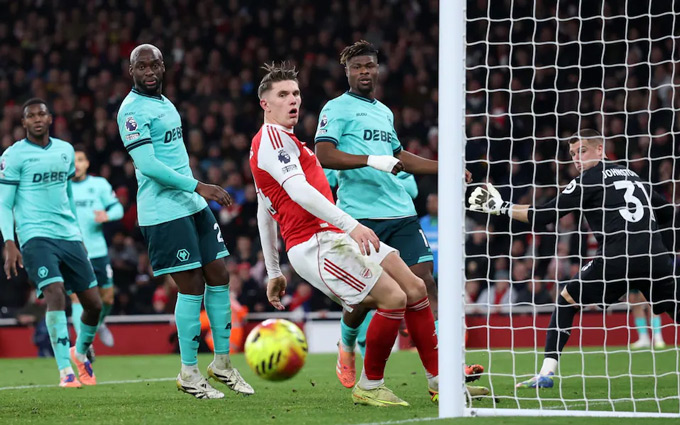 Gyokeres đang không biết tìm khoảng trống để băng cắt dứt điểm tại Arsenal