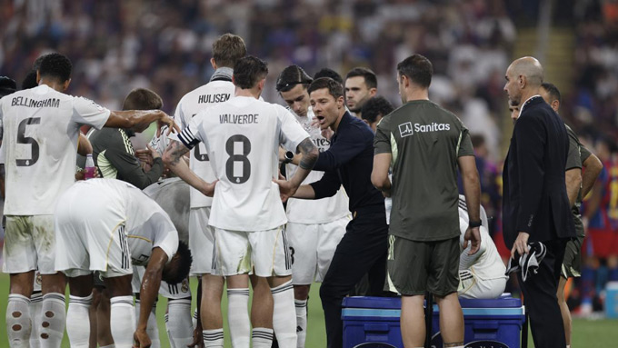 Alonso đã cho Real Madrid chơi phòng ngự số đông trước Barca