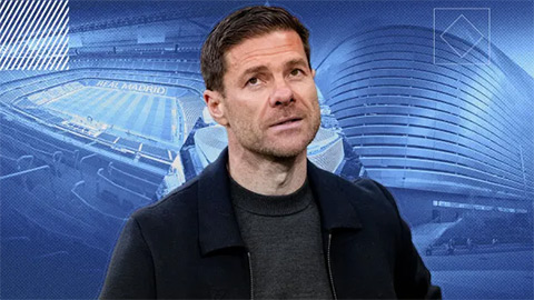 Simone Inzaghi celebrating with his Inter Milan players after beating Barcelona.