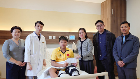 Lãnh đạo VFF thăm tuyển thủ futsal U19 quốc gia Đoàn Tuấn Phong