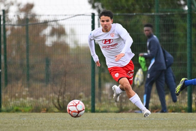 Sự góp mặt của Yann Vyxienh có thể giúp ích nhiều cho các đội tuyển của Việt Nam (Ảnh: L'Est Républicain)