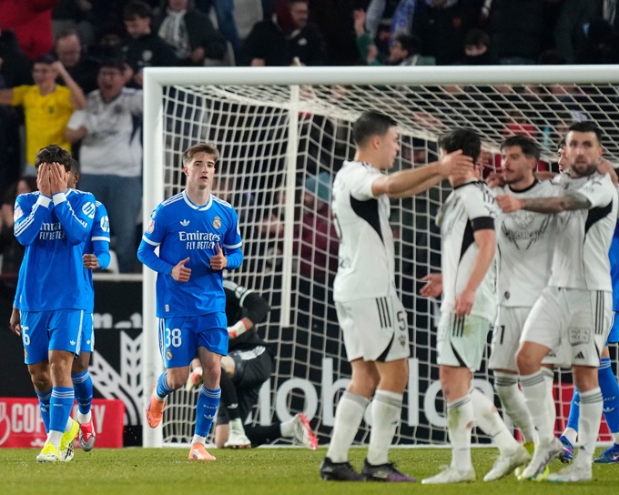 Nỗi thất vọng của các cầu thủ Real Madrid sau trận thua sốc trước Albacete tại cúp nhà Vua