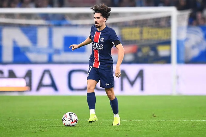Vitinha là tiền vệ hiếm hoi của PSG còn giữ được phong độ tốt