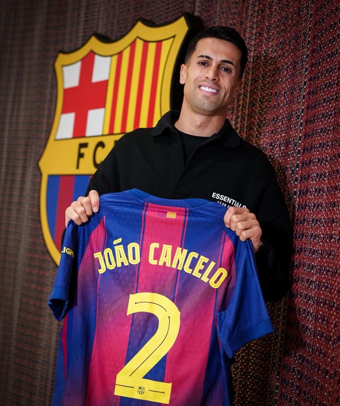 Barca được chi viện ở giai đoạn lượt về bằng bản hợp đồng mang tên Joan Cancelo