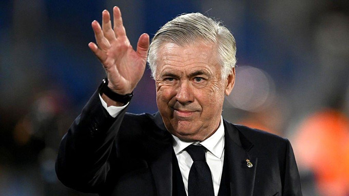 Neville cho rằng MU cần phải tuyển chọn những HLV lão luyện như Ancelotti