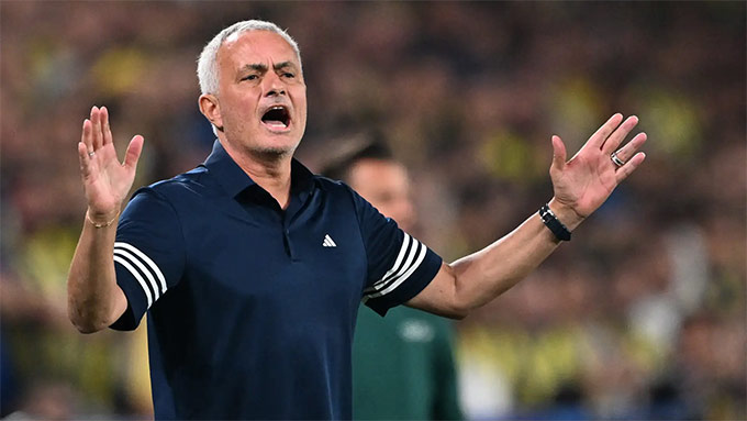  Mourinho đang dẫn dắt Benfica