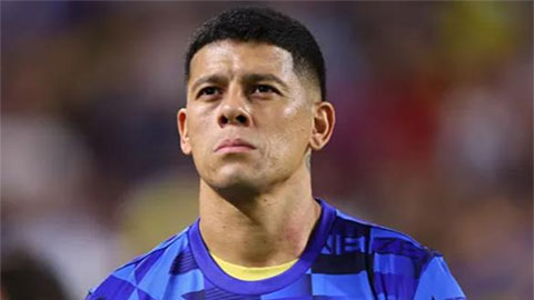 Simone Inzaghi celebrating with his Inter Milan players after beating Barcelona.