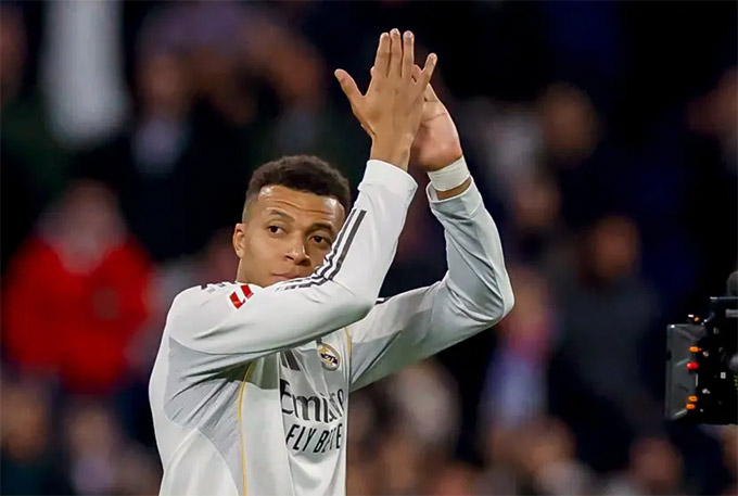 Mbappe có lần hiếm hoi đá trọn 90 phút trong một tháng qua