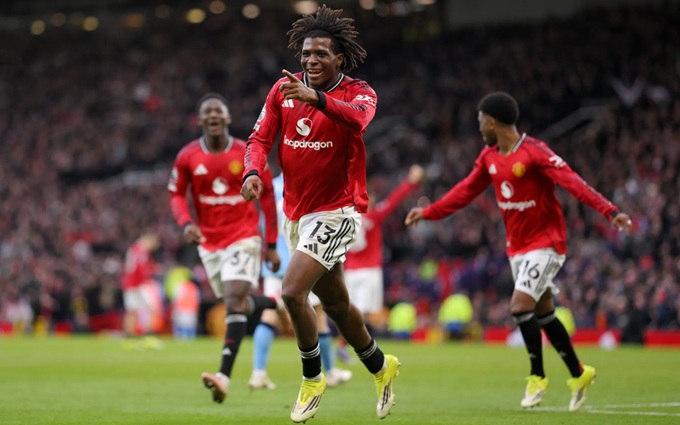 Patrick Dorgu đã có một trận cầu xuất sắc trước Man City