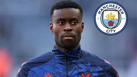 Guehi đã có mặt ở Manchester