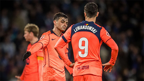 Simone Inzaghi celebrating with his Inter Milan players after beating Barcelona.