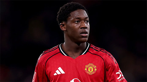 Simone Inzaghi celebrating with his Inter Milan players after beating Barcelona.