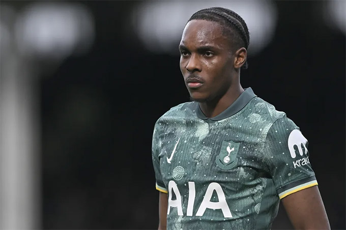 Mathys Tel liên tục gặp khó khăn ở Tottenham