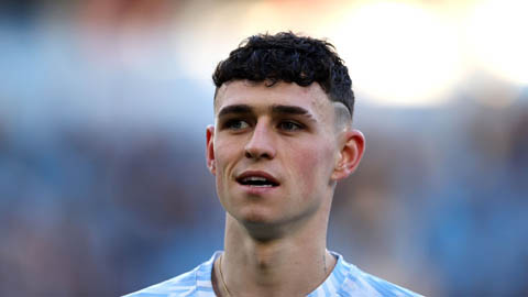 Simone Inzaghi celebrating with his Inter Milan players after beating Barcelona.