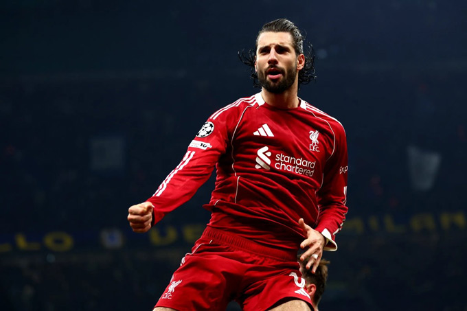 Cú đá phạt của Szoboszlai là cao tay hay là ăn may?